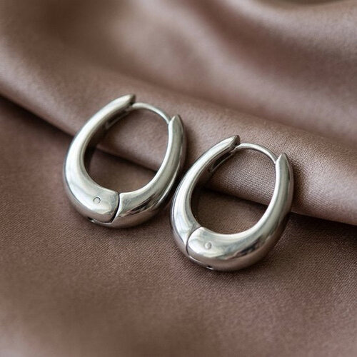 Lundholm Lundholm Edith Oorringen Dames Zilverkleurig - Kleine Ovale Oorringetjes - Verfijnde Mini Hoops met Klapsluiting - Premium Stainless Steel - 1,2 cm - Waterproof & Hypoallergeen