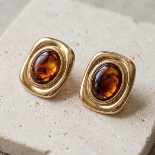 Lundholm Lundholm Cleo Oorbellen Dames Goudkleurig - Vintage Statement Oorknopjes met Amberkleurige Steen (Cognac Bruin) - Premium Stainless Steel Gold Plated - 2,3 x 1,7 cm - Hypoallergeen Lundholm Lundholm Cleo Oorbellen Dames Goudkleurig - Vintage Statement Oorknopjes met Amberkleurige Steen (Cognac Bruin) - Premium Stainless Steel Gold Plated - 2,3 x 1,7 cm - Hypoallergeen