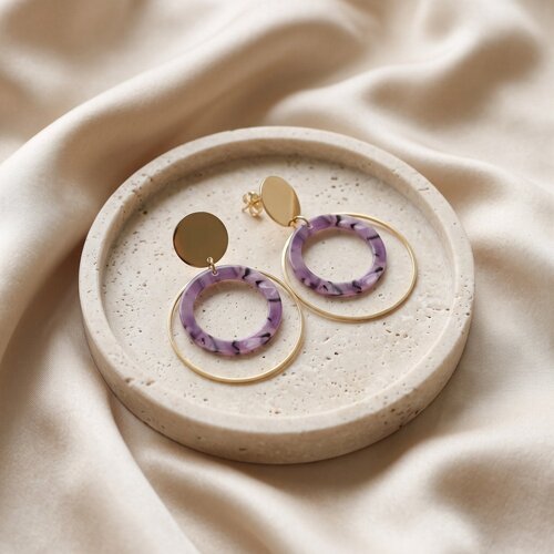 Lundholm Lucienne – Statement Drop Earrings with Lilac Ring 6.2 cm – Gold-Tone Lundholm Lucienne – Statement Drop Earrings with Lilac Ring 6.2 cm – Gold-Tone