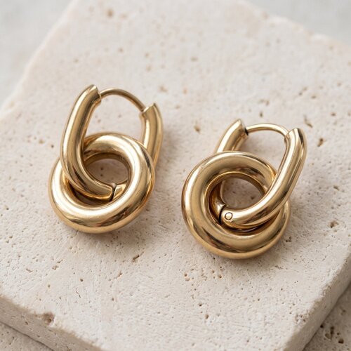 Lundholm Inka – Oorringen met Ring in Elkaar 2,2 cm – Goudkleurig Lundholm Inka – Oorringen met Ring in Elkaar 2,2 cm – Goudkleurig