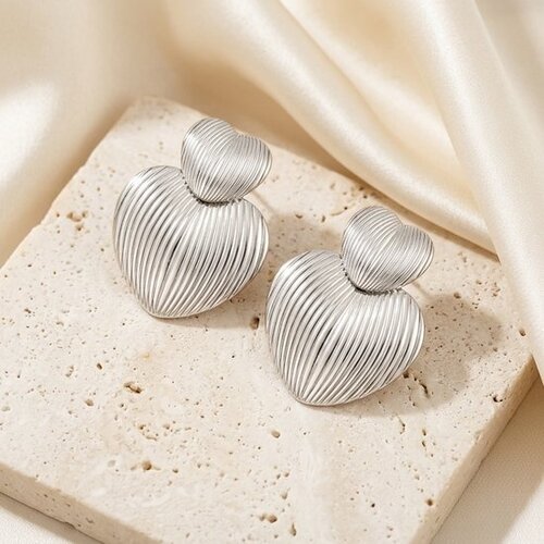 Lundholm Wilma – Large Double Heart Earrings – Silver-Tone Lundholm Wilma – Large Double Heart Earrings – Silver-Tone