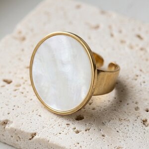 Lundholm Philippa – Statement Ring with White Mother-of-Pearl – Gold-Tone Lundholm Philippa – Statement Ring with White Mother-of-Pearl – Gold-Tone