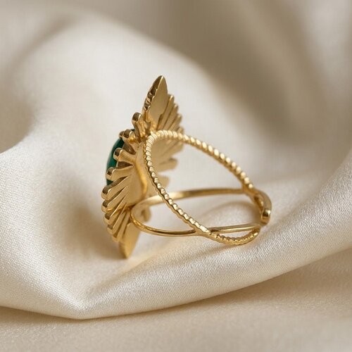 Lundholm Octavia – Vintage Sun Ring with Green Natural Stone – Gold-Tone