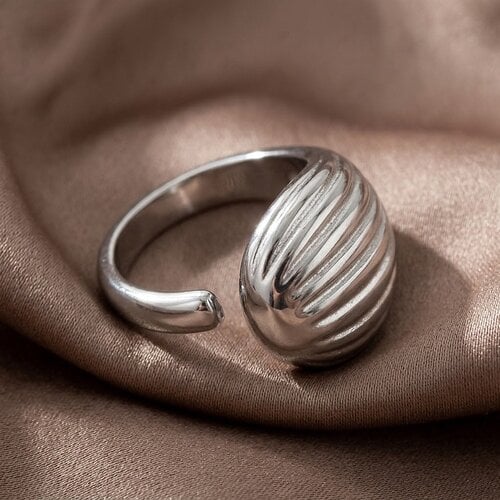 Lundholm Vanja – Chunky Dome Ring with Wave Relief – Silver-Tone Lundholm Vanja – Chunky Dome Ring with Wave Relief – Silver-Tone