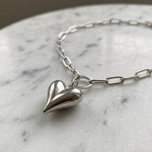 Lundholm Kerstin – Paperclip Ketting met Bol Hartje – Zilverkleurig