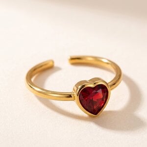 Lundholm Rose – Minimalistische Ring met Rood Hartje – Goudkleurig