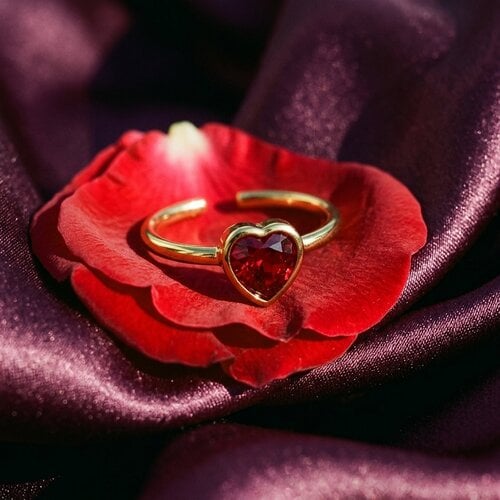 Lundholm Rose – Minimalistische Ring met Rood Hartje – Goudkleurig Lundholm Rose – Minimalistische Ring met Rood Hartje – Goudkleurig