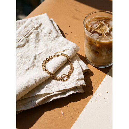 Lundholm Madeleine – Chunky Link Bracelet with Ring – Gold-Tone Lundholm Madeleine – Chunky Link Bracelet with Ring – Gold-Tone