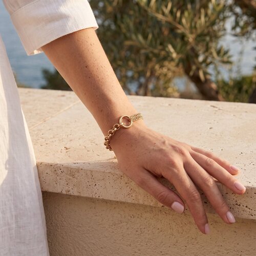 Lundholm Madeleine – Chunky Link Bracelet with Ring – Gold-Tone Lundholm Madeleine – Chunky Link Bracelet with Ring – Gold-Tone