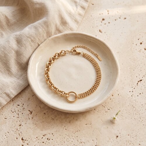 Lundholm Madeleine – Chunky Link Bracelet with Ring – Gold-Tone Lundholm Madeleine – Chunky Link Bracelet with Ring – Gold-Tone