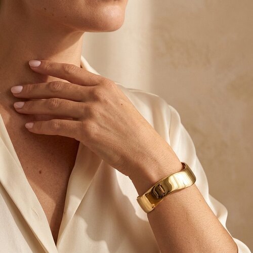 Lundholm Ondine – Wide Wavy Cuff Bangle – Gold-Tone Lundholm Ondine – Wide Wavy Cuff Bangle – Gold-Tone