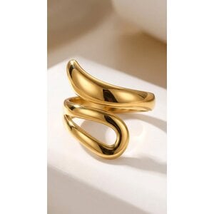 Lundholm Yinthe – Geometrische Statement Ring – Goudkleurig Lundholm Yinthe – Geometrische Statement Ring – Goudkleurig