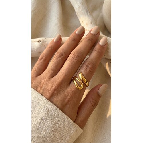 Lundholm Yinthe – Geometric Statement Ring – Gold-Tone Lundholm Yinthe – Geometric Statement Ring – Gold-Tone