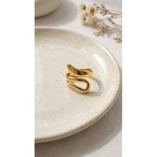 Lundholm Yinthe – Geometric Statement Ring – Gold-Tone Lundholm Yinthe – Geometric Statement Ring – Gold-Tone