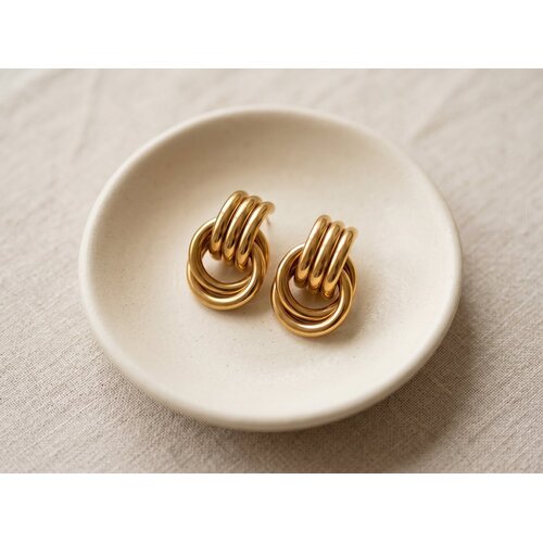 Lundholm Monroe – Chunky Statement Stud Earrings 3 cm – Gold-Tone Lundholm Monroe – Chunky Statement Stud Earrings 3 cm – Gold-Tone