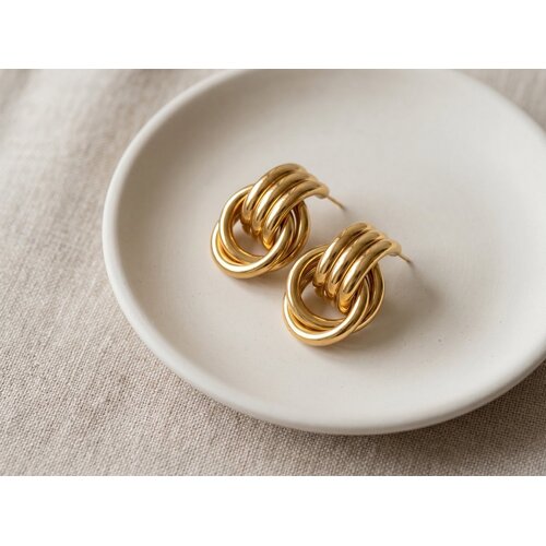Lundholm Monroe – Chunky Statement Stud Earrings 3 cm – Gold-Tone Lundholm Monroe – Chunky Statement Stud Earrings 3 cm – Gold-Tone