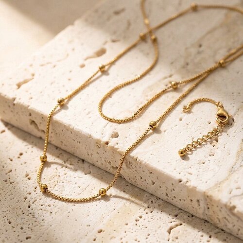 Lundholm Mette – Box Chain Ketting met Bolletjes – Goudkleurig Lundholm Mette – Box Chain Ketting met Bolletjes – Goudkleurig