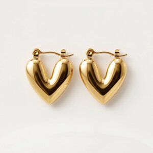Lundholm Carmen – Heart Stud Earrings 1.2 cm – Gold-Tone