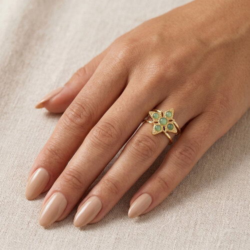 Lundholm Riley – Statement Ring with Green Natural Stone 2 cm – Gold-Tone Lundholm Riley – Statement Ring with Green Natural Stone 2 cm – Gold-Tone