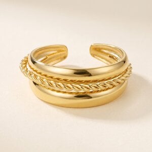 Lundholm Billie – Ring met Gedraaide Middenband – Goudkleurig