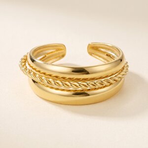 Lundholm Billie – Ring with Twisted Centre Band – Gold-Tone