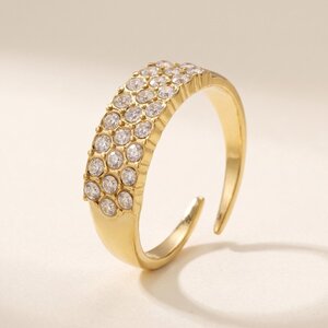Lundholm Stella – Pavé Ring with Cubic Zirconia – Gold-Tone