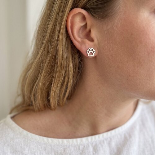 Lundholm Molly – Dog Paw Stud Earrings – Silver-Tone Lundholm Molly – Dog Paw Stud Earrings – Silver-Tone