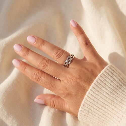 Lundholm Nami – Braided Wave Ring – Silver-Tone Lundholm Nami – Braided Wave Ring – Silver-Tone