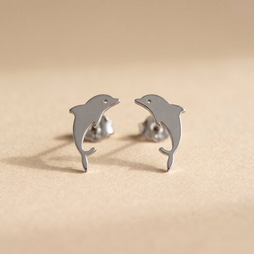 Lundholm Nerissa – Dolphin Stud Earrings 1 cm – Silver-Tone Lundholm Nerissa – Dolphin Stud Earrings 1 cm – Silver-Tone
