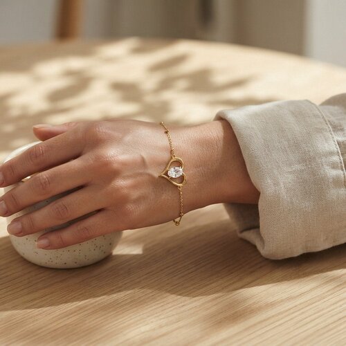 Lundholm Cara – Open Heart Bracelet with Cubic Zirconia – Gold-Tone