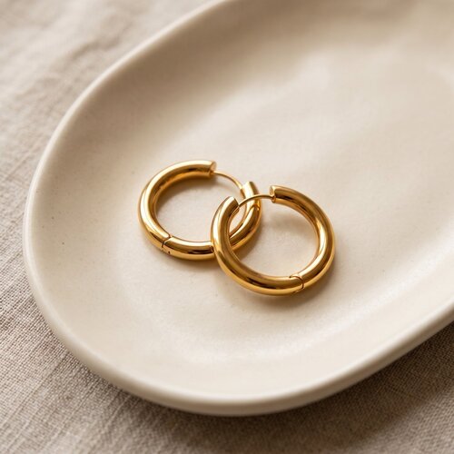 Lundholm Amber – Classic Hoops 2 cm – Gold-Tone Lundholm Amber – Classic Hoops 2 cm – Gold-Tone