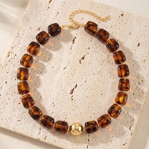 Lundholm Jacqueline – Amberkleurige Kralenketting – Bruin en Goud Lundholm Jacqueline – Amberkleurige Kralenketting – Bruin en Goud