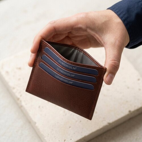 Lundholm Visby – Dunne Pasjeshouder in Leer-look – Bruin Lundholm Visby – Dunne Pasjeshouder in Leer-look – Bruin