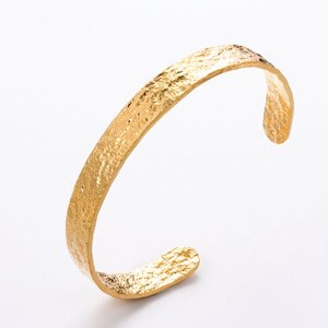 Lundholm Tekla – Hammered Open Bangle – Gold-Tone Lundholm Tekla – Hammered Open Bangle – Gold-Tone