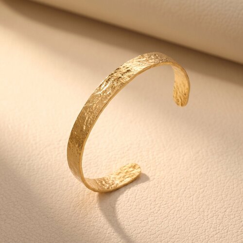 Lundholm Tekla – Hammered Open Bangle – Gold-Tone Lundholm Tekla – Hammered Open Bangle – Gold-Tone