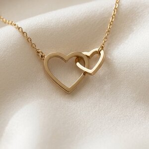 Lundholm Lieve – Necklace with Linked Hearts – Gold-Tone Lundholm Lieve – Necklace with Linked Hearts – Gold-Tone