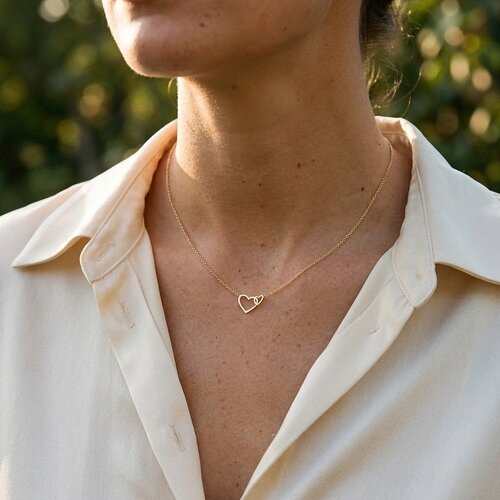 Lundholm Lieve – Necklace with Linked Hearts – Gold-Tone Lundholm Lieve – Necklace with Linked Hearts – Gold-Tone