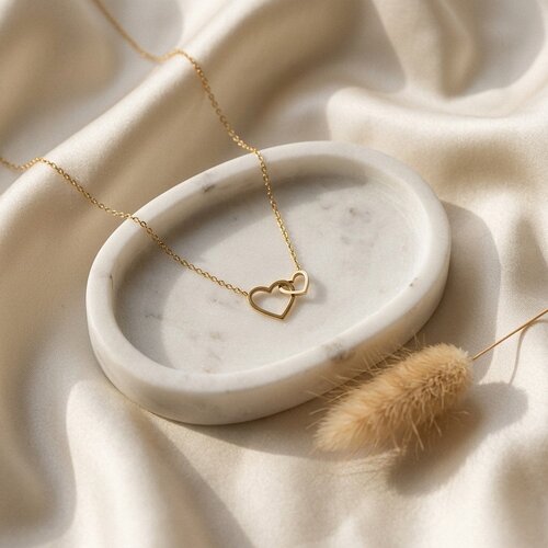 Lundholm Lieve – Necklace with Linked Hearts – Gold-Tone Lundholm Lieve – Necklace with Linked Hearts – Gold-Tone