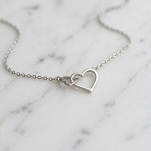 Lundholm Lieve – Ketting met Verbonden Hartjes – Zilverkleurig Lundholm Lieve – Ketting met Verbonden Hartjes – Zilverkleurig