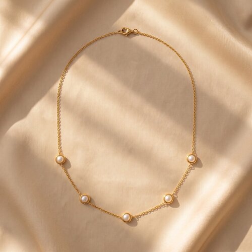 Lundholm Esmee – Necklace with 5 Faux Pearls – Gold-Tone Lundholm Esmee – Necklace with 5 Faux Pearls – Gold-Tone