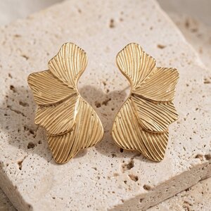 Lundholm Linden – Statement Ginkgo Leaf Earrings 3.5 cm – Gold-Tone Lundholm Linden – Statement Ginkgo Leaf Earrings 3.5 cm – Gold-Tone
