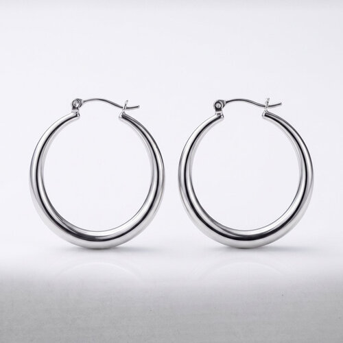 Lundholm Romée – Klassieke Hoops 4 cm – Zilverkleurig Lundholm Romée – Klassieke Hoops 4 cm – Zilverkleurig
