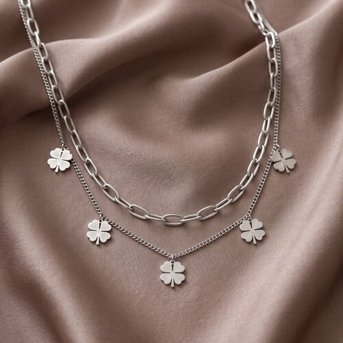Lundholm Georgia – Layered Four-Leaf Clover Necklace – Silver-Tone Lundholm Georgia – Layered Four-Leaf Clover Necklace – Silver-Tone