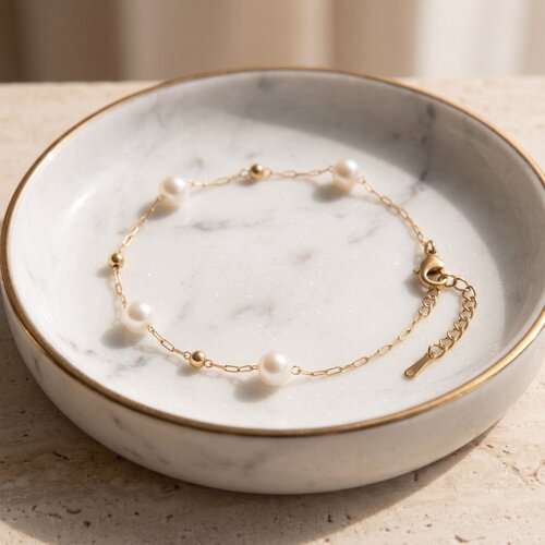 Lundholm Vivienne – Bracelet with White Pearls – Gold-Tone Lundholm Vivienne – Bracelet with White Pearls – Gold-Tone