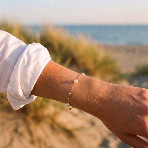 Lundholm Vivienne – Bracelet with White Pearls – Gold-Tone Lundholm Vivienne – Bracelet with White Pearls – Gold-Tone