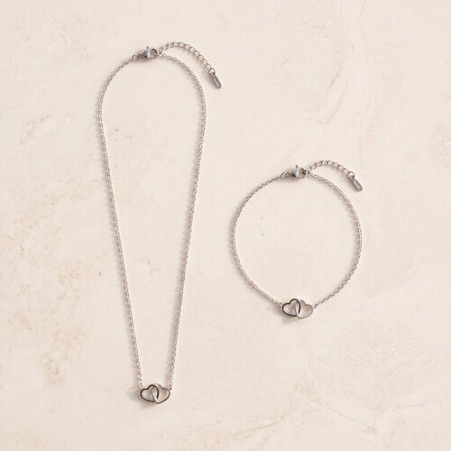 Lundholm Tova – Hartjes Sieradenset met Ketting en Armband – Zilverkleurig Lundholm Tova – Hartjes Sieradenset met Ketting en Armband – Zilverkleurig