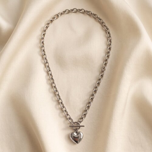 Lundholm Nanna – Hartjes Ketting met Toggle Sluiting – Zilverkleurig