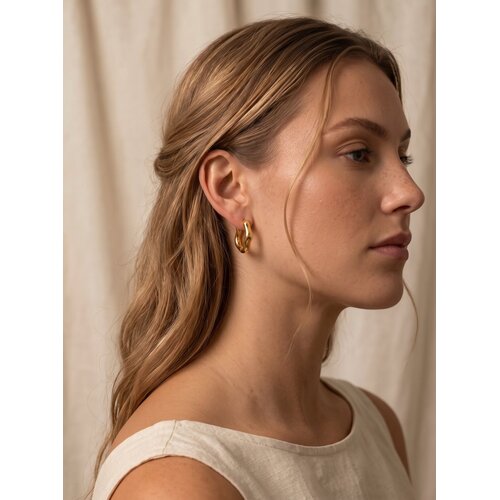 Lundholm Iselin – Chunky Wavy Hoops 2.5 cm – Gold-Tone