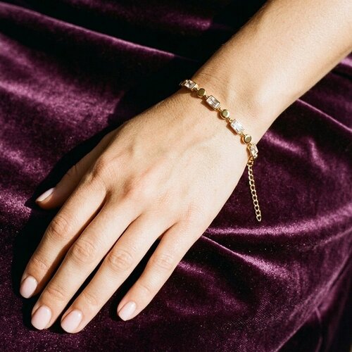 Lundholm Kate – Dreiteiliges Schmuckset mit Zirkonia – Goldfarben Lundholm Kate – Dreiteiliges Schmuckset mit Zirkonia – Goldfarben