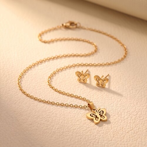 Lundholm Edda – Butterfly Necklace & Stud Earrings Set – Gold-Tone Lundholm Edda – Butterfly Necklace & Stud Earrings Set – Gold-Tone